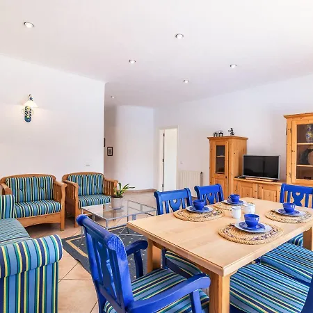 Villa Sleeps 14 With Pool And Wifi