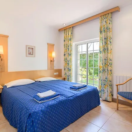 Sleeps 14 With Pool And Wifi