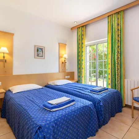Sleeps 14 With Pool And Wifi