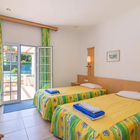 فيلة Sleeps 14 With Pool And Wifi